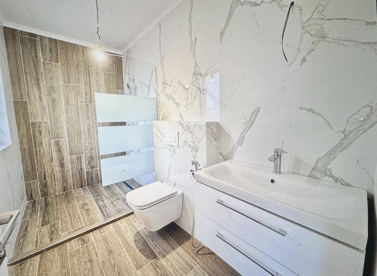 Duplex cu 5 camere cu Canalizare în Urseni