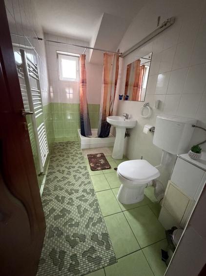Apartament cu 3 camere decomandat în Florești