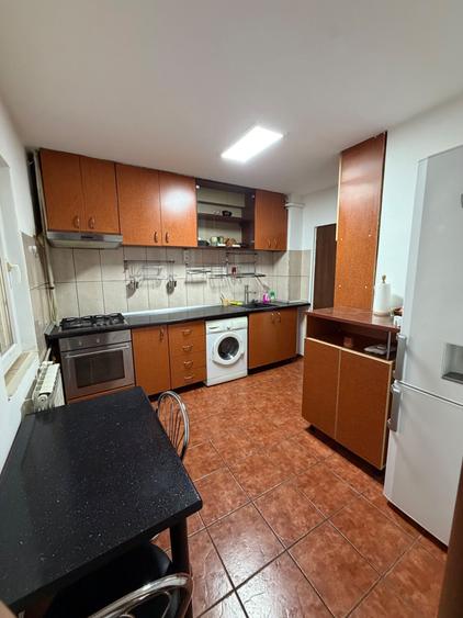Apartament cu 3 camere decomandat în Lujerului