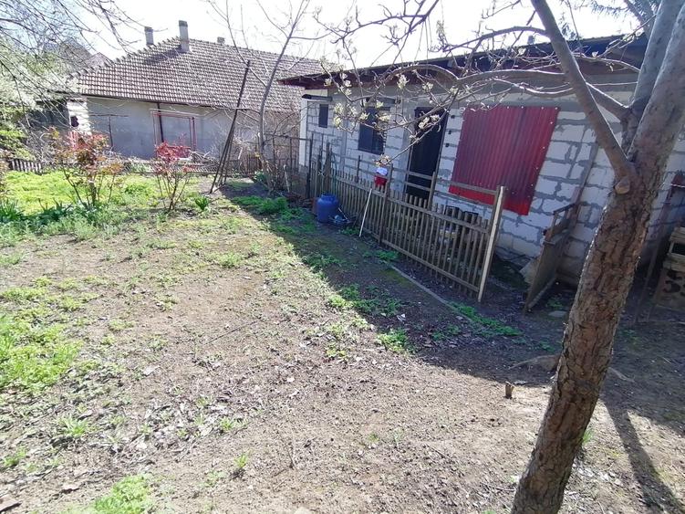Casă cu 6 camere cu Teren 571 Mp în Sud-Est