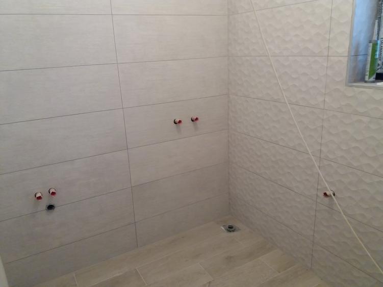 Casă individuală cu 5 camere cu Teren 650 Mp în Odăi