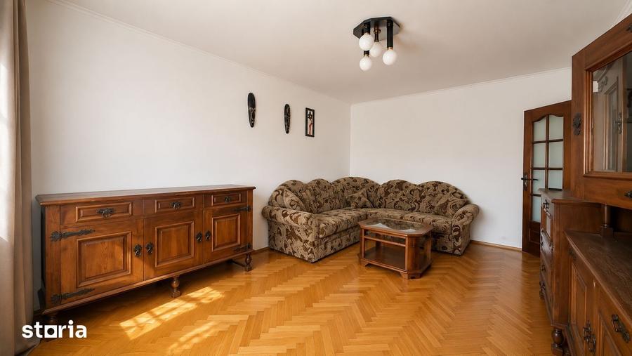 Apartament cu 3 camere decomandat în Lipovei
