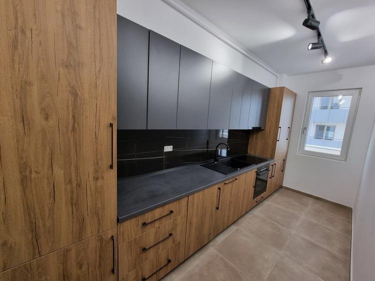 Apartament cu 3 camere semidecomandat, mobilat în Sisești
