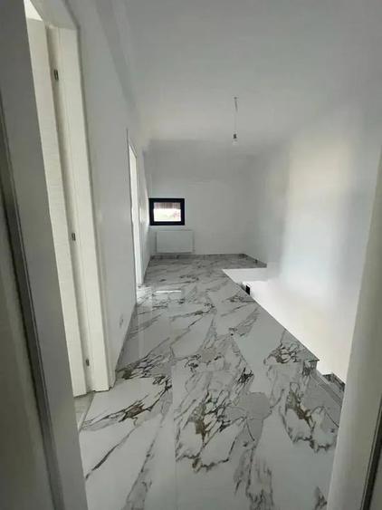 Casă cu 4 camere cu Canalizare în Exterior Vest