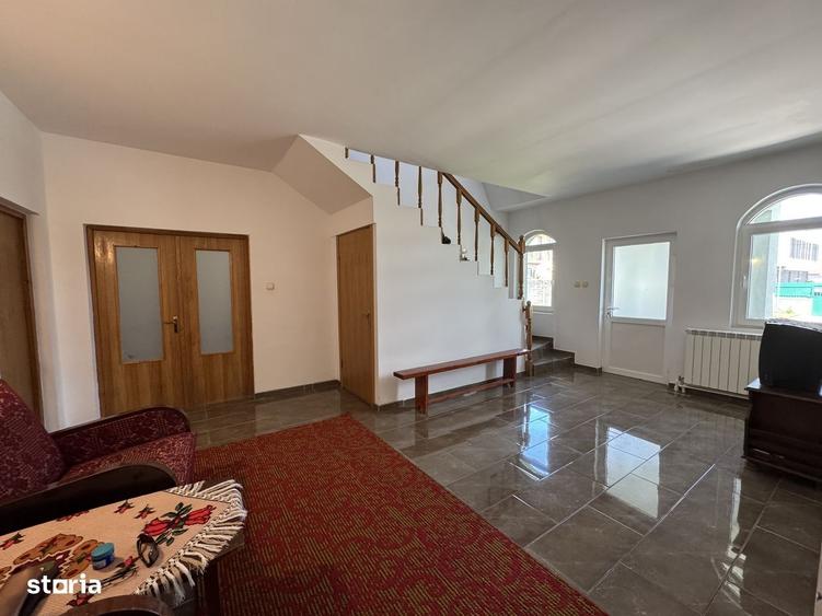 Casă cu 4 camere cu Canalizare în Lazu