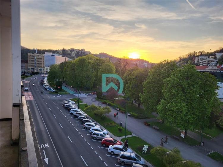 Apartament cu 2 camere semidecomandat, mobilat în Ultracentral