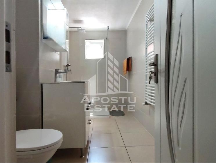 Apartament cu 4 camere semidecomandat, mobilat în Miorița