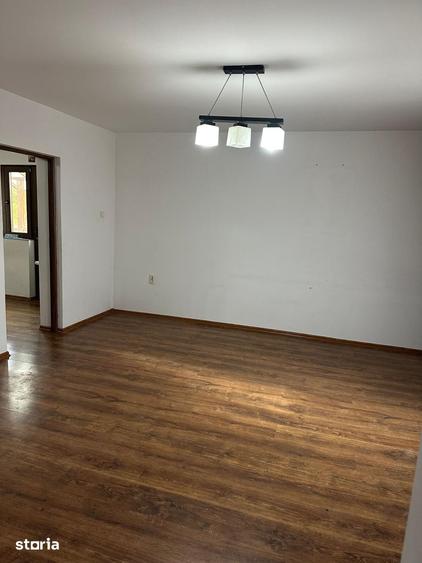 Casă cu 5 camere cu Teren 163 Mp în Central