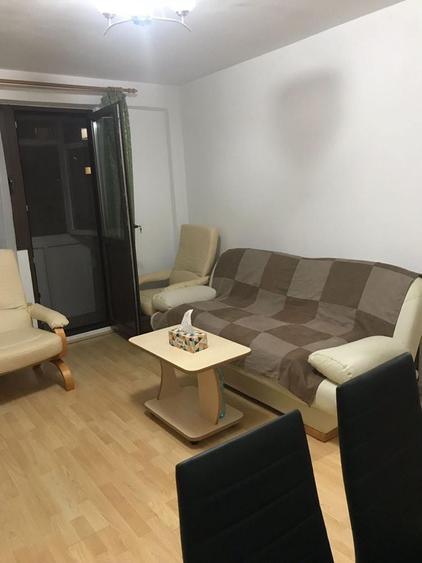Apartament cu 2 camere decomandat în Tei
