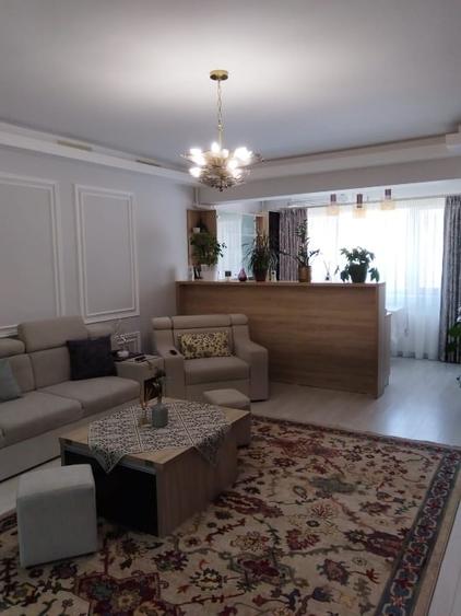 Apartament cu 3 camere decomandat în Primo