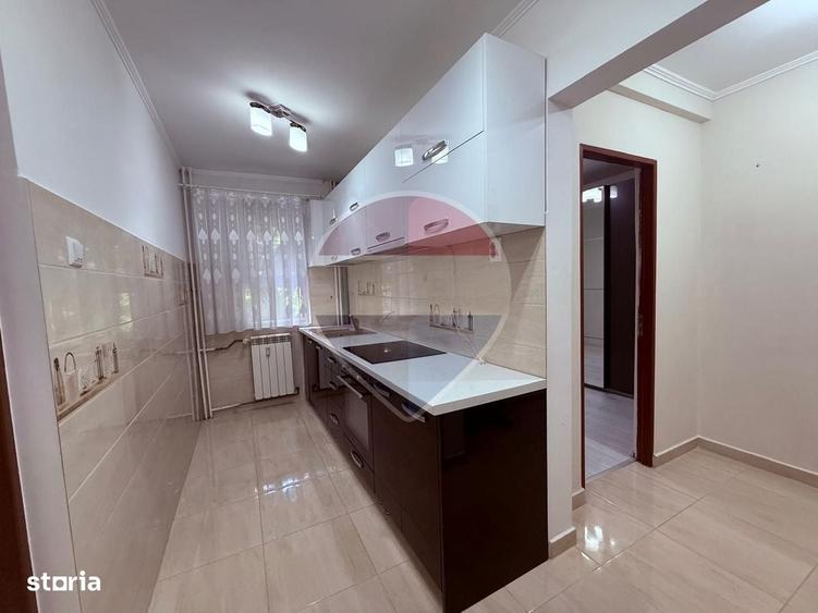 Apartament cu 3 camere semidecomandat în Central