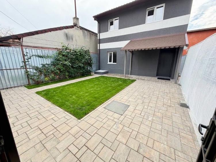 Duplex cu 3 camere cu Canalizare în Apărătorii Patriei