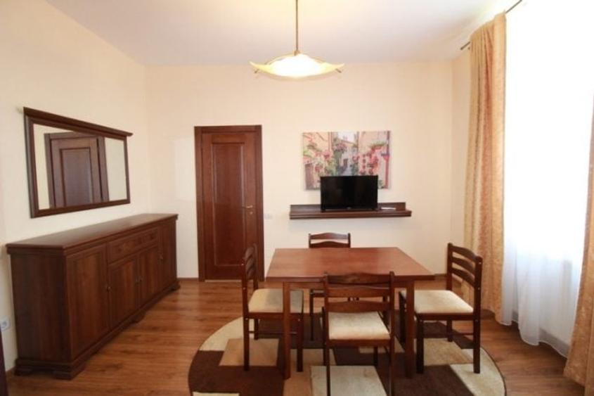 Apartament cu 2 camere semidecomandat, mobilat în Romană