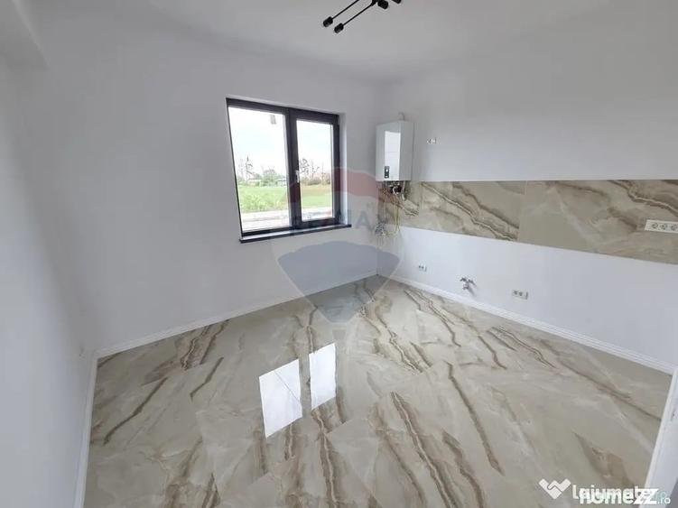 Casă cu 4 camere cu Teren 310 Mp în Vânători