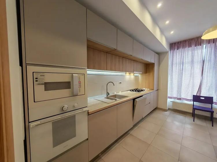 Apartament cu 3 camere decomandat, mobilat în Barbu Văcărescu
