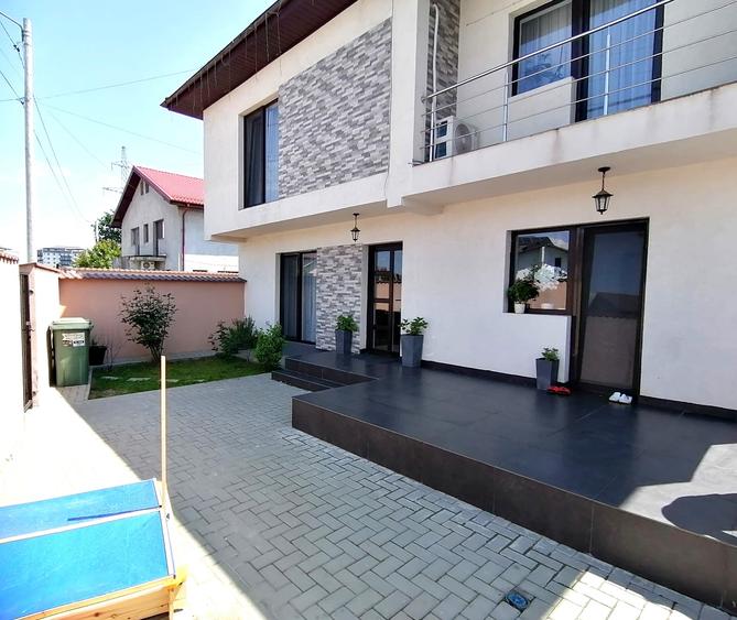 Casă cu 3 camere cu Canalizare în Dobroești