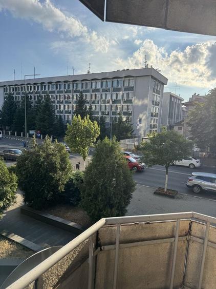 Apartament cu 3 camere decomandat în Lenin Sud