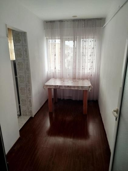 Garsonieră decomandată în 9 Mai