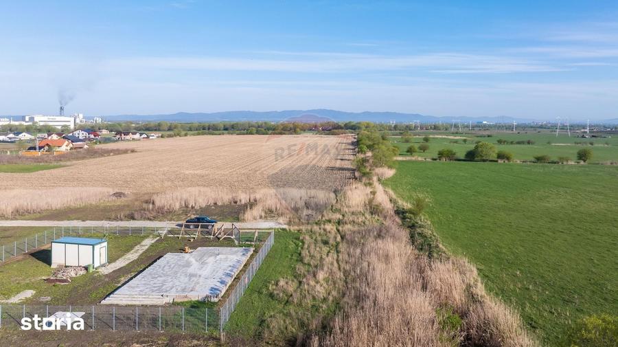 Teren de 668 mp, în Tractorul