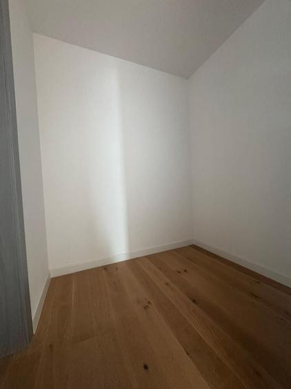 Apartament cu 3 camere semidecomandat în Floreasca