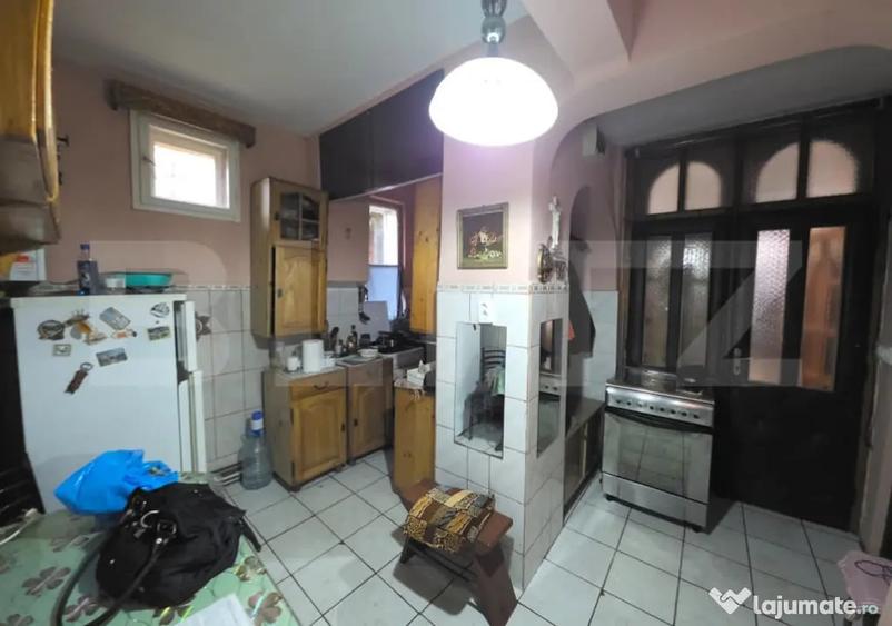Casă cu 2 camere cu Teren 200 Mp în Central