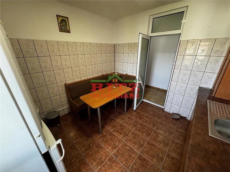 Apartament cu 3 camere decomandat în Gară
