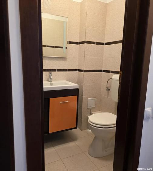 Apartament cu 5 camere decomandat în Aviației