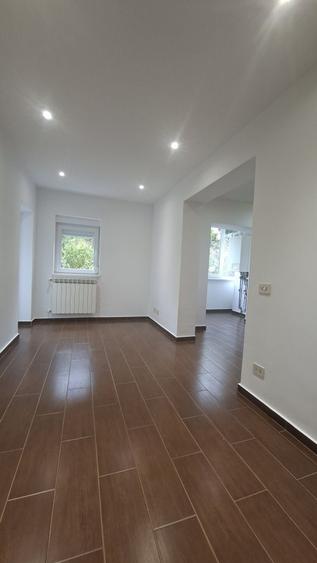 Apartament cu 3 camere decomandat în Drumul Carului
