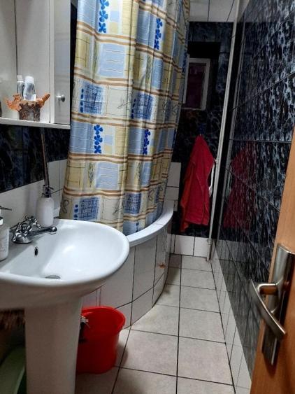 Apartament cu 4 camere semidecomandat, mobilat în Sebastian