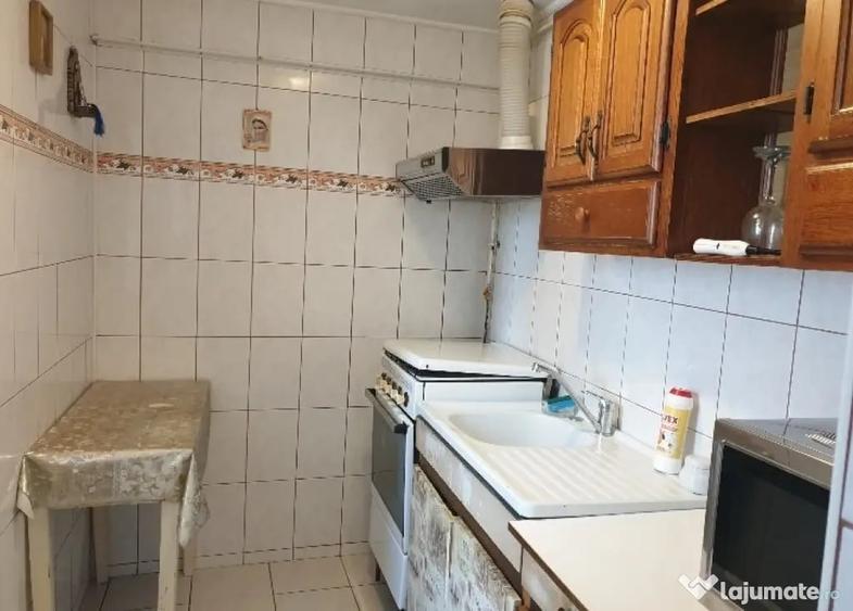Apartament cu 3 camere decomandat în Obcini