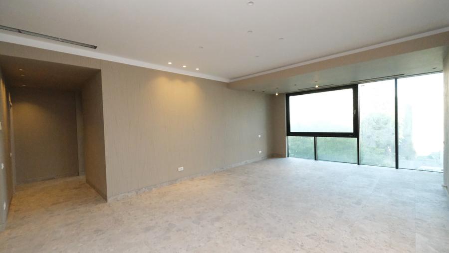 Apartament cu 4 camere în Dacia