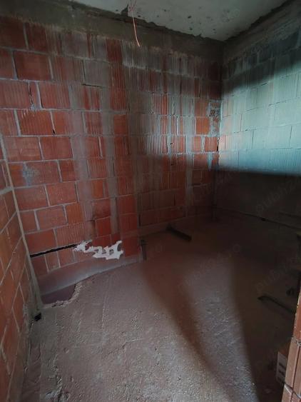 Casă cu 5 camere cu Teren 1600 Mp în Central