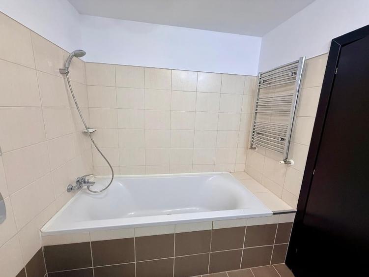 Apartament cu 3 camere, mobilat în Iancu Nicolae