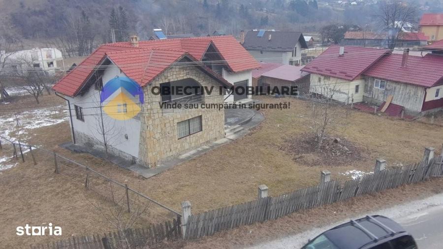 Casă cu 4 camere cu Teren 1376 Mp în Borca