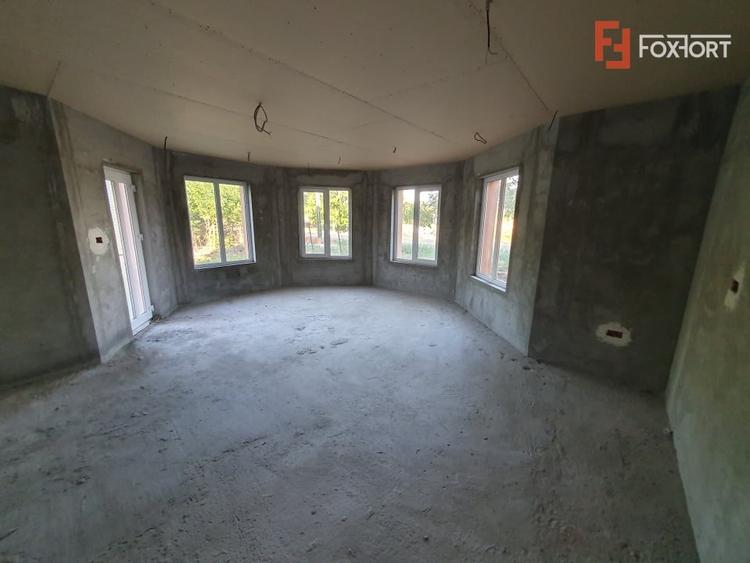 Casă individuală cu 5 camere cu Canalizare în Jebel