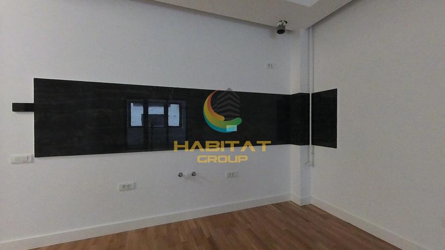 Apartament cu 3 camere semidecomandat în Berceni