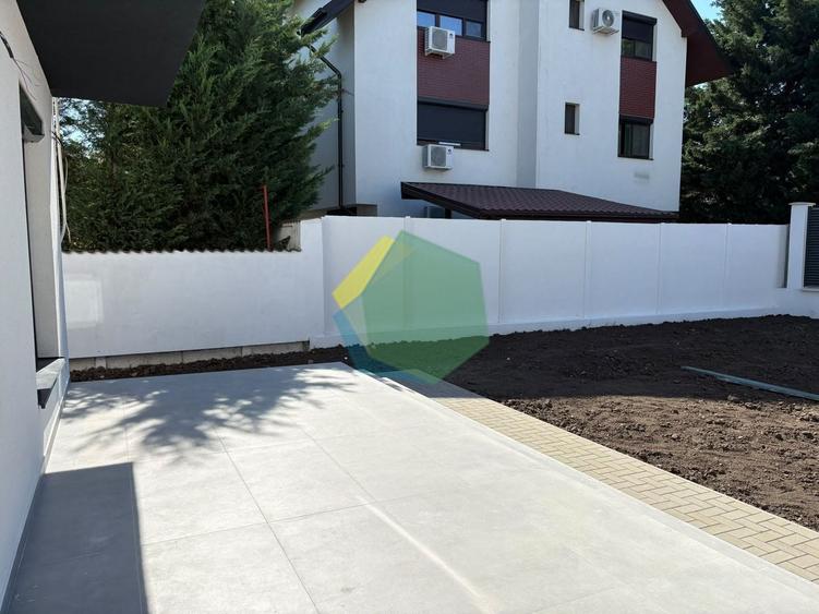 Casă individuală cu 5 camere cu Canalizare în Est