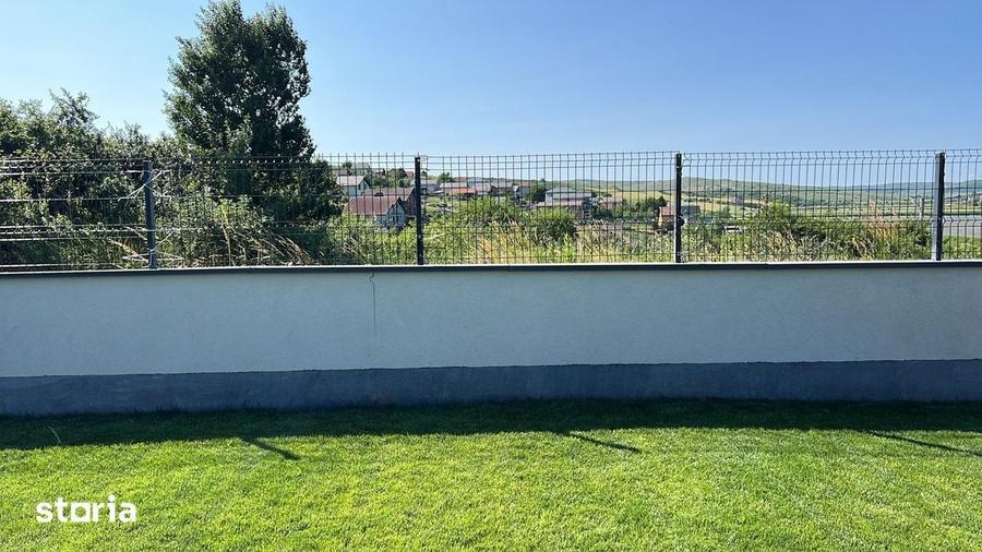 Casa superba in Campene?ti cu vedere la lac,curte amenajata.Comision 0 - 9