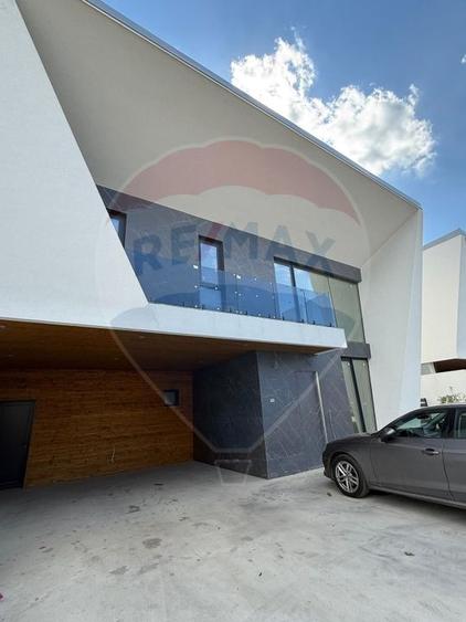 Casă individuală cu 5 camere cu Piscina în Central