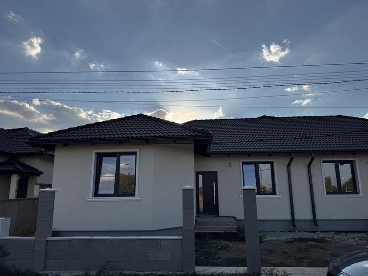 Casă cu 4 camere în Giroc