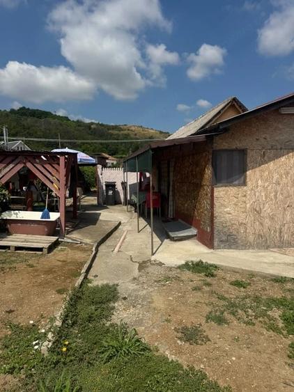 Casă cu Teren 821 Mp în Central