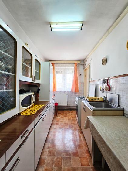 Apartament cu 3 camere în Aurel Vlaicu