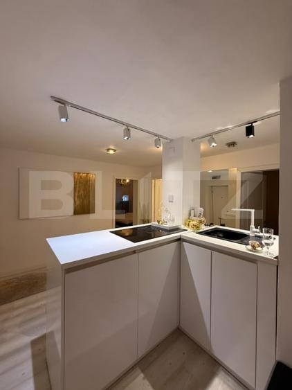 Apartament cu 3 camere decomandat, mobilat în Central