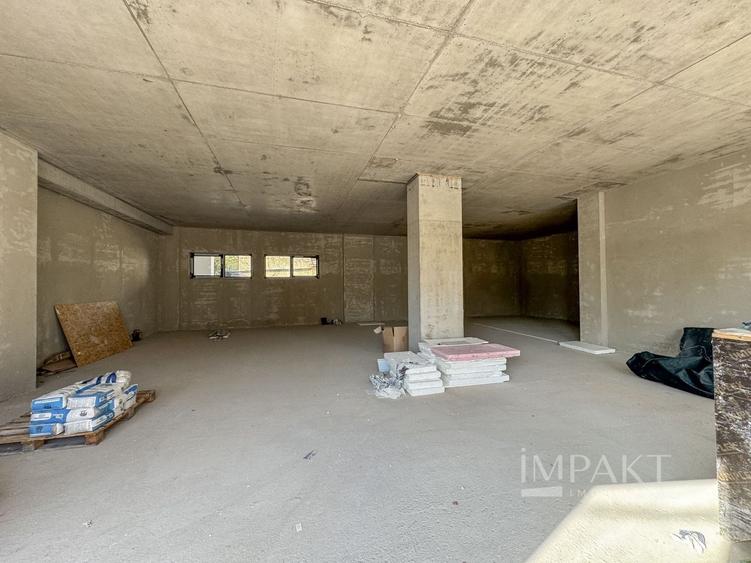 Birou, de 1,600 mp, în Central