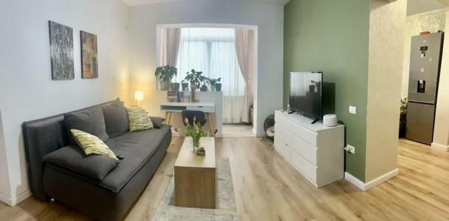 Apartament cu 3 camere semidecomandat, mobilat în Tomis III