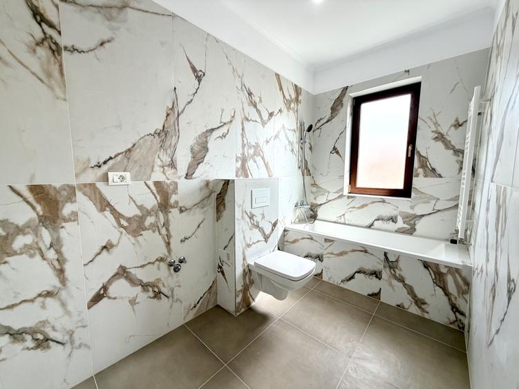Duplex cu 5 camere cu Canalizare în Dumbrăvița