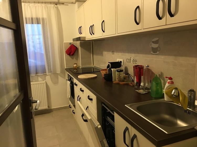 Apartament cu 3 camere semidecomandat, mobilat în Circumvalațiunii