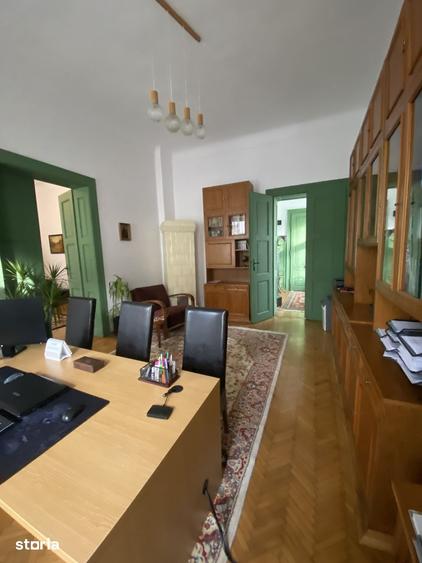 Casă cu 6 camere cu Teren 218 Mp în Central