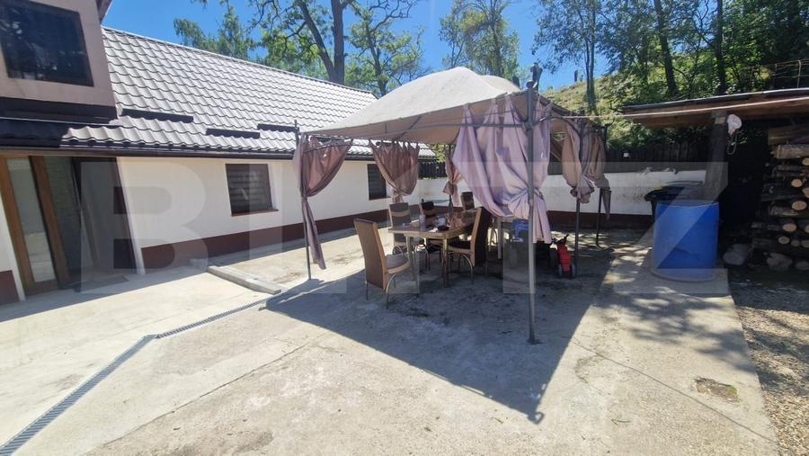 Casă individuală cu 5 camere cu Canalizare în Rotbav