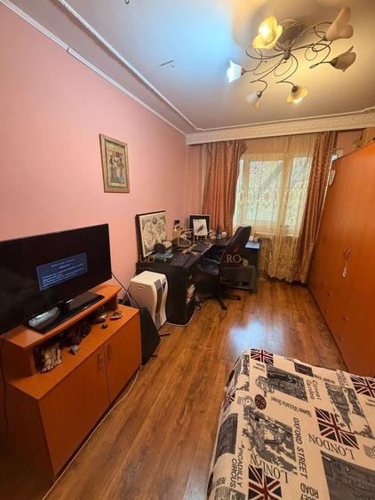 Apartament cu 3 camere semidecomandat în Berceni